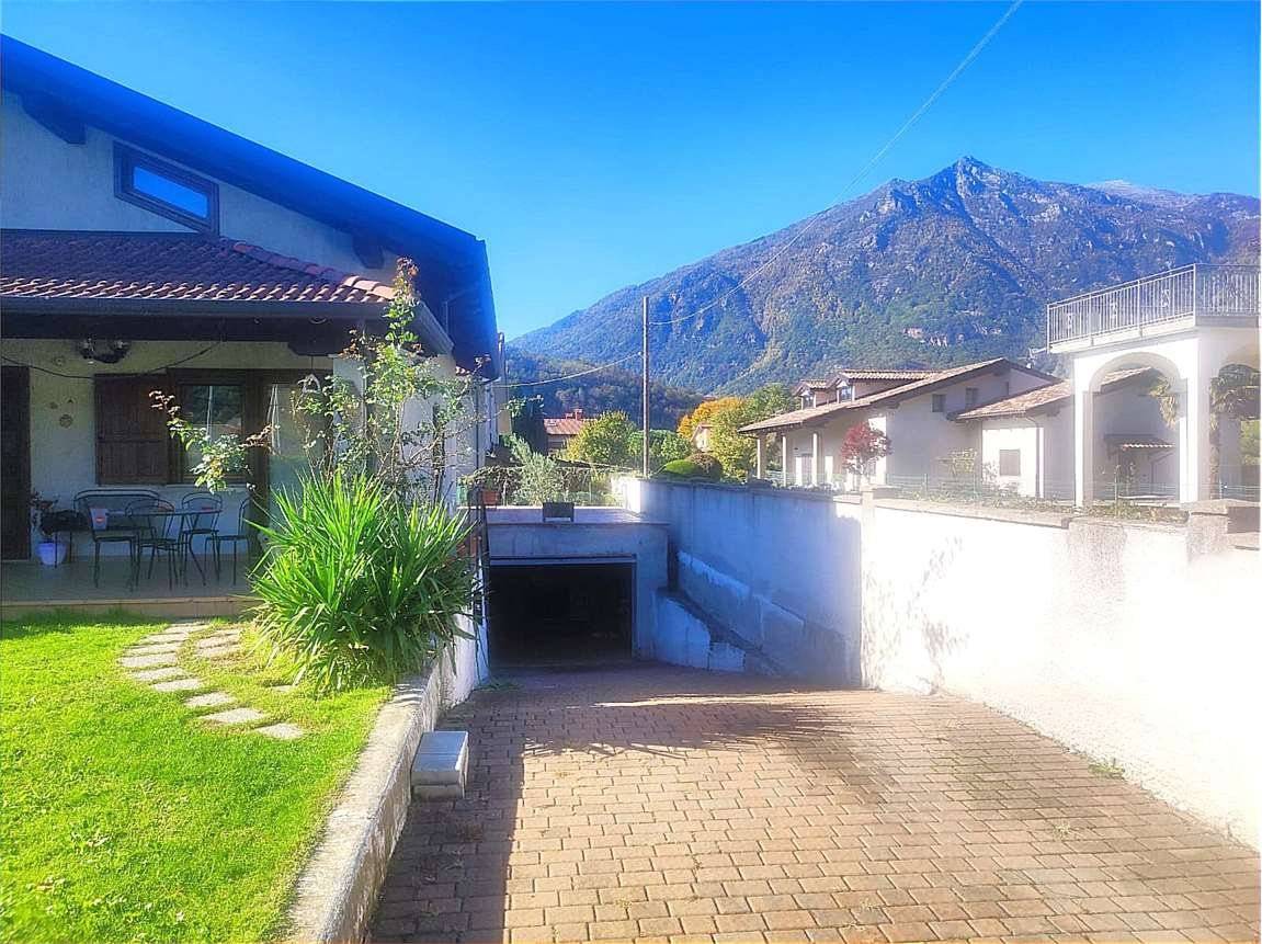 3 bedrooms Villa in Borgofranco d'Ivrea, Italy No. 94066