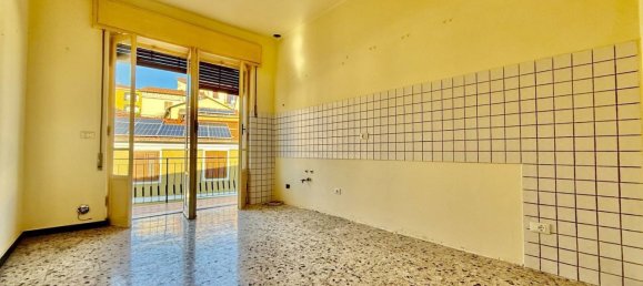 Apartamento de 4 dormitorios en Imperia, Italy No. 363735 3