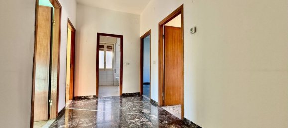 Apartamento de 4 dormitorios en Imperia, Italy No. 363735 11