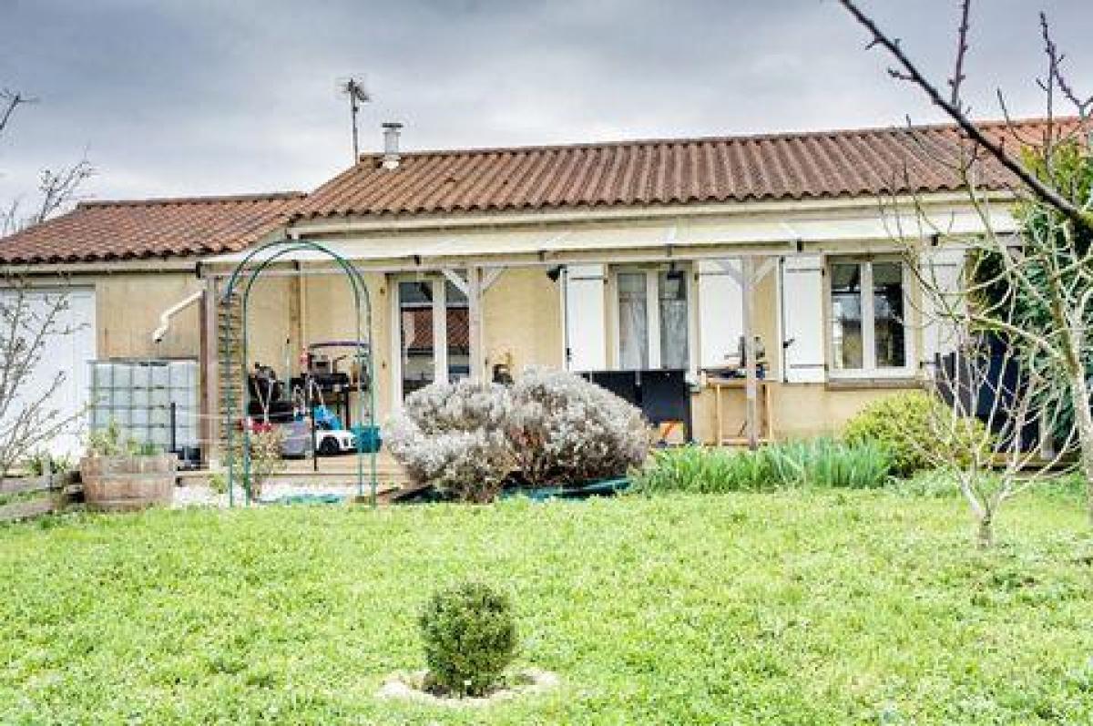 Casa de 2 dormitorios en La Rochelle, France No. 24237