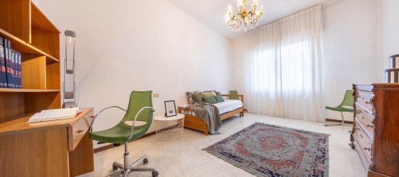 Квартира с 7 комнатами в Ареццо, Италия № 102913 9