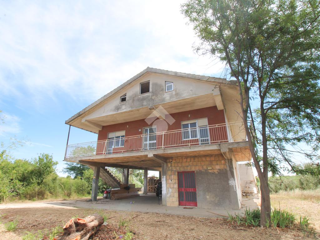 Casa de 3 dormitorios en Ortona, Italy No. 302236