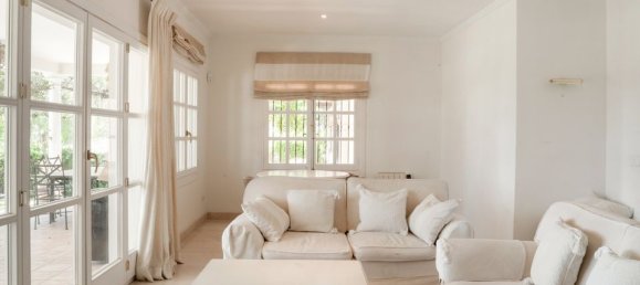 3 bedrooms Villa in Estepona, Spain No. 186119 5