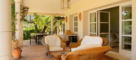 3 bedrooms Villa in Estepona, Spain No. 186119 2