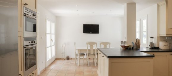 3 bedrooms Villa in Estepona, Spain No. 186119 6