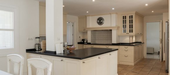 3 bedrooms Villa in Estepona, Spain No. 186119 7