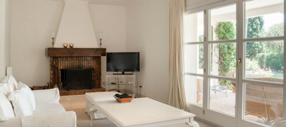 3 bedrooms Villa in Estepona, Spain No. 186119 4