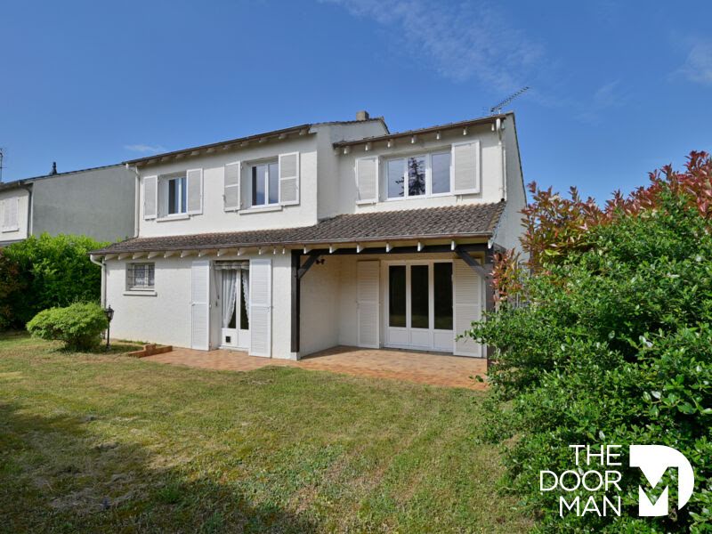 3 bedrooms House in Bourges, France No. 158809