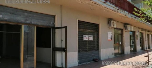 Propiedad comercial de 4 habitaciónes en Pontecorvo, Italy No. 116073 3