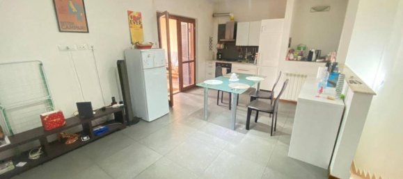 4 rooms Apartment in Rome, Italy No. 28200 2