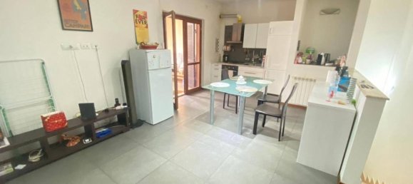 4 rooms Apartment in Rome, Italy No. 28200 3