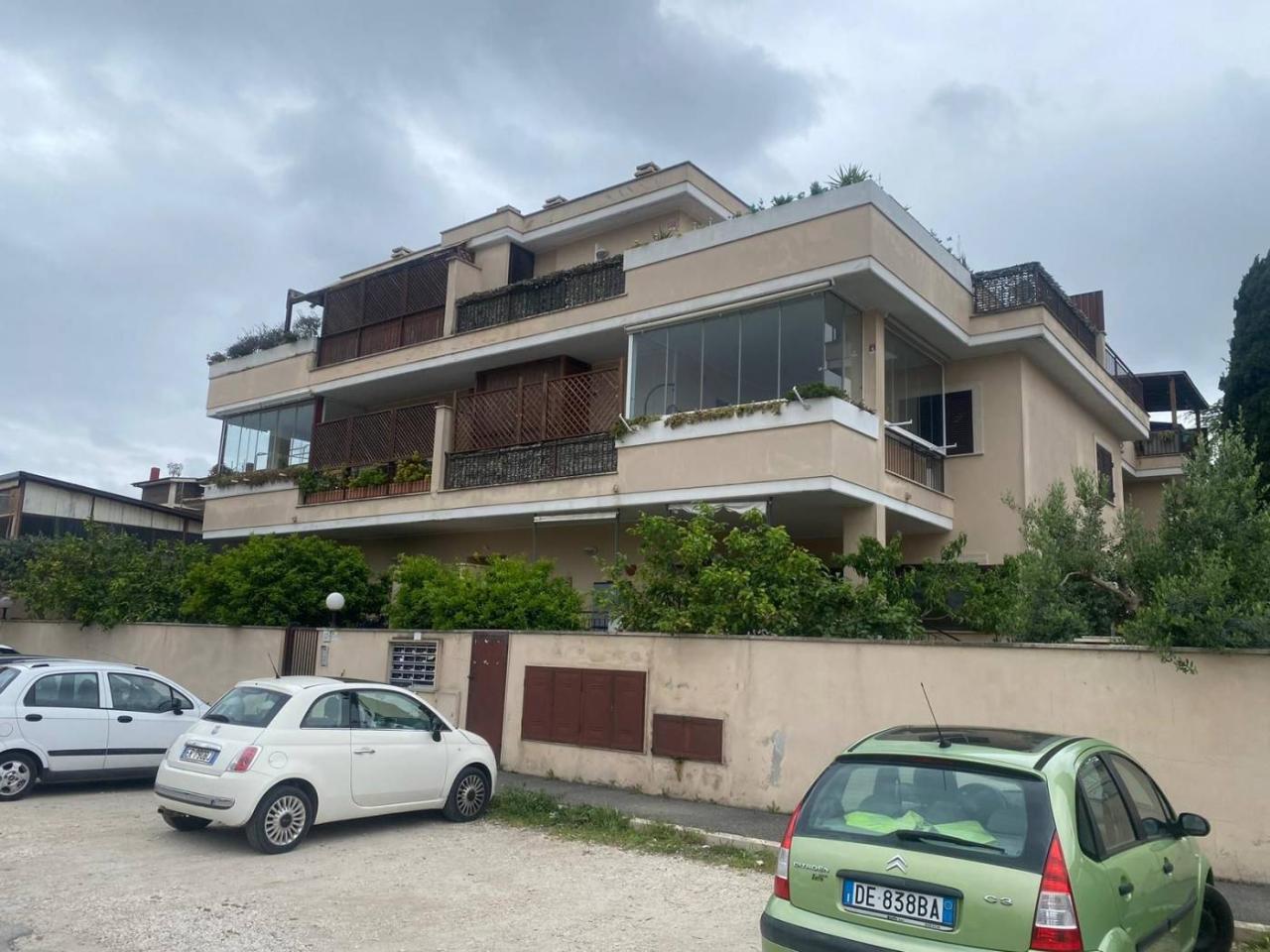 4 rooms Apartment in Rome, Italy No. 28200