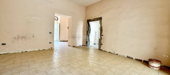 4 bedrooms Apartment in Naples, Italy No. 260100 16