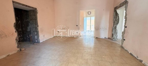 4 bedrooms Apartment in Naples, Italy No. 260100 11