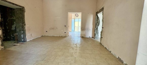 4 bedrooms Apartment in Naples, Italy No. 260100 17