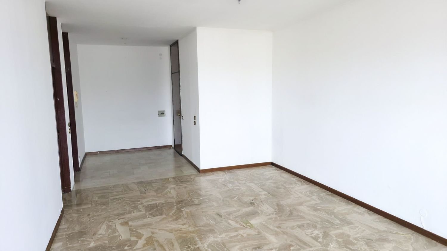 4 rooms Apartment in Carugo, Italy No. 333689