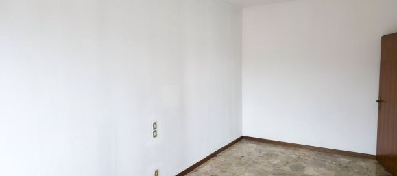 4 rooms Apartment in Carugo, Italy No. 333689 12