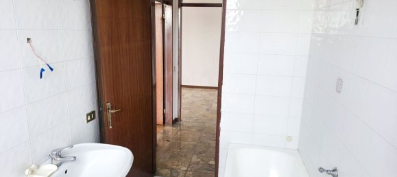 4 rooms Apartment in Carugo, Italy No. 333689 9