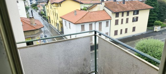 4 rooms Apartment in Carugo, Italy No. 333689 6
