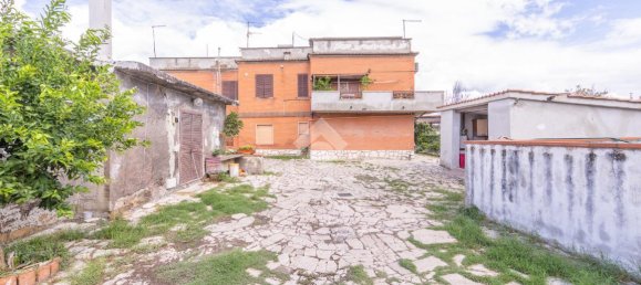 Здание с 8 комнатами в Гуидония Монтечельо, Италия № 110726 24