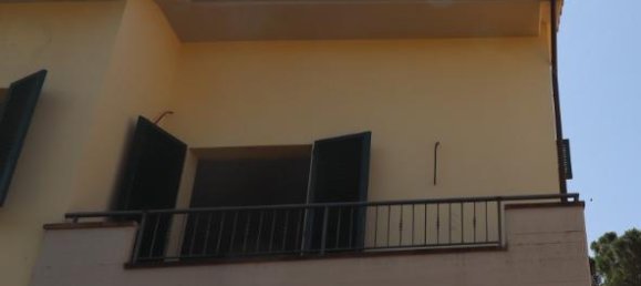 6 rooms House in Terranuova Bracciolini, Italy No. 231793 2