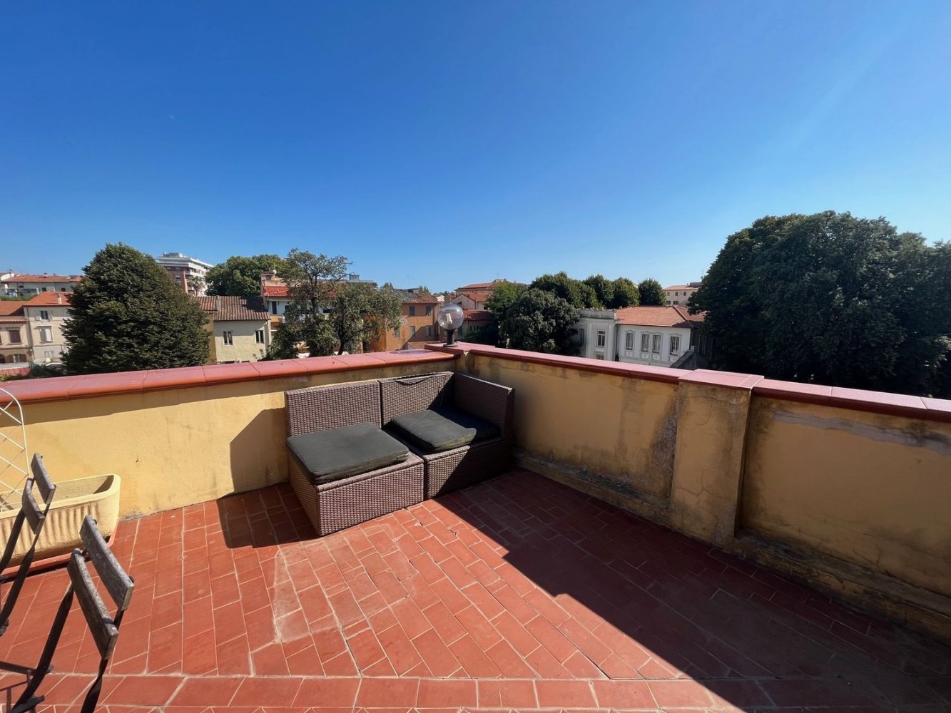 6 rooms Apartment in Livorno, Italy No. 268715