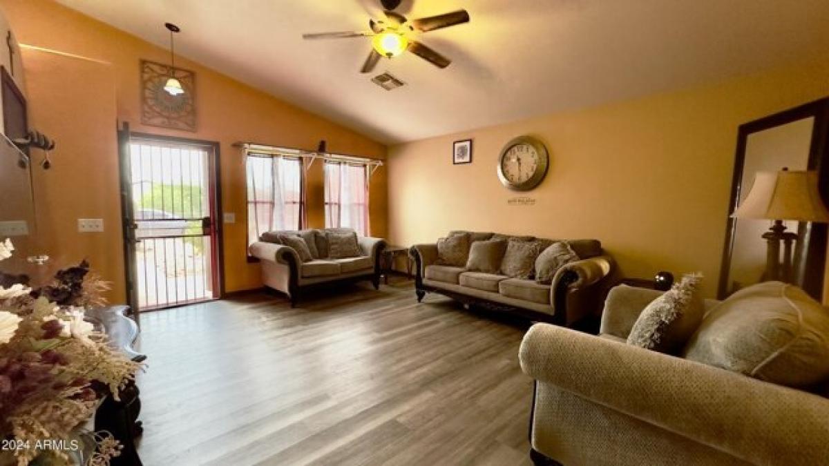 3 bedrooms House in Arizona City, USA No. 421683