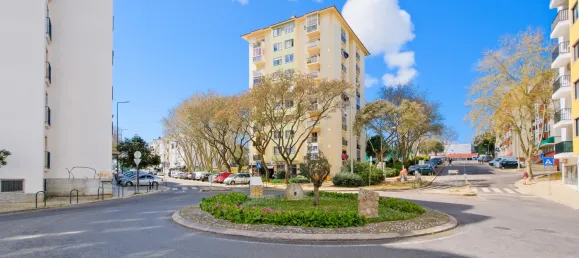 Propriété commerciale à Cascais, Portugal 180m² No. 89941 2