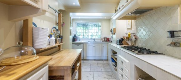 6 bedrooms Commercial property in Mougins, France No. 2 5