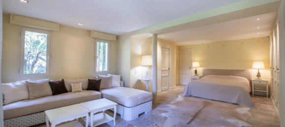 6 bedrooms Commercial property in Mougins, France No. 2 4