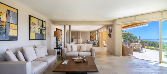 6 bedrooms Commercial property in Mougins, France No. 2 10