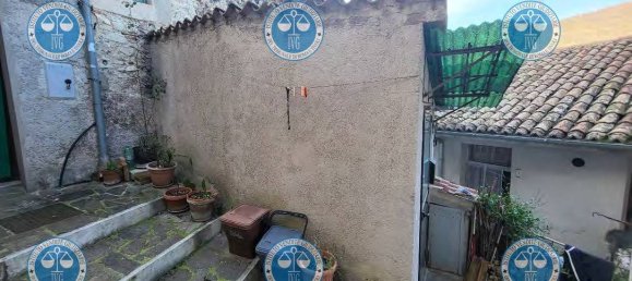 4 rooms Apartment in Cineto Romano, Italy No. 324189 3