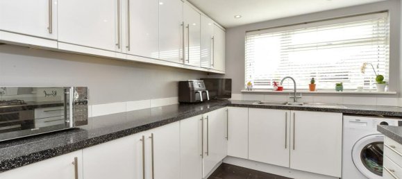 3 bedrooms House in Essex, United Kingdom No. 4061 2