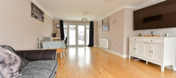 3 bedrooms House in Essex, United Kingdom No. 4061 5