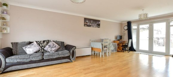 3 bedrooms House in Essex, United Kingdom No. 4061 4