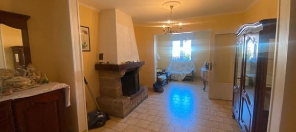 3 bedrooms House in Saint-Berthevin, France No. 304414 2