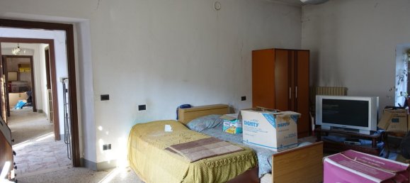 4 bedrooms House in Moncalvo, Italy No. 279721 8