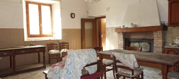 4 bedrooms House in Moncalvo, Italy No. 279721 7