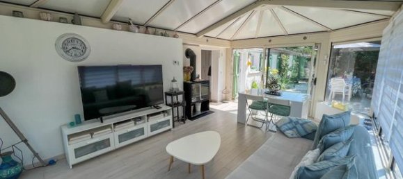 3 bedrooms House in Houdan, France No. 281290 2