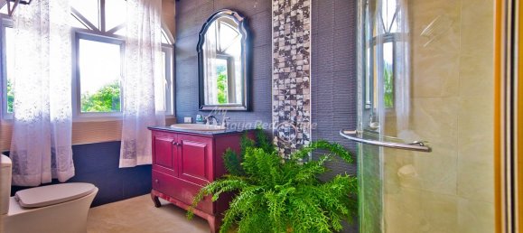 Casa de 8 dormitorios en Sattahip, Thailand No. 10519 4