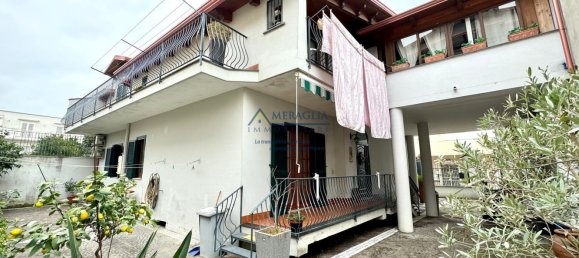 7 rooms Apartment in Parete, Italy No. 108860 8