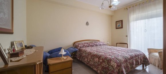 3 bedrooms Apartment in Messina, Italy No. 38433 38