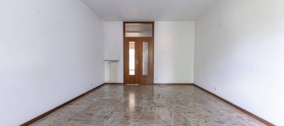 Квартира с 2 спальнями в Бергамо, Италия № 271571 2