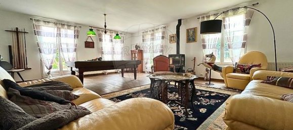 5 bedrooms House in Senlis, France No. 309679 2