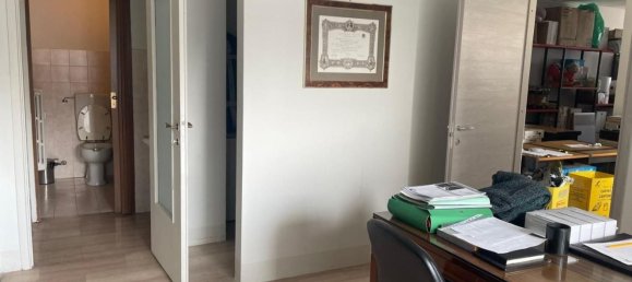 140m² Commercial property in Turin, Italy No. 119903 2