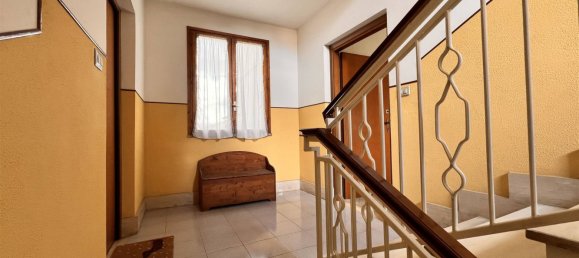 3 bedrooms Apartment in Capodimonte, Italy No. 64099 2