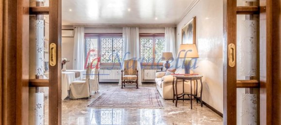4 rooms Apartment in Rome, Italy No. 124107 3