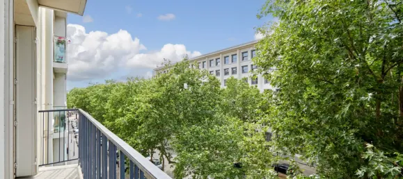 2 bedrooms Apartment in Paris, France No. 146171 2