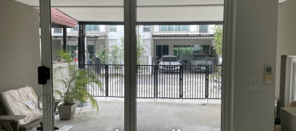 3 bedrooms Bungalow in Bangkok, Thailand No. 17841 3