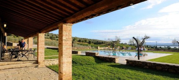 8 غرف نوم منزل في Tuoro sul Trasimeno, Italy رقم 54206 2